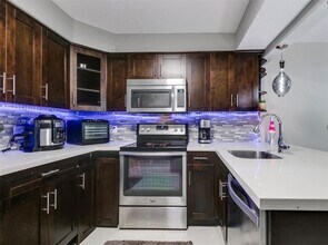 227 Wimbledon Lakes Dr in Plantation, FL - Building Photo - Building Photo