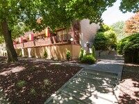 Julie Ann Apartments in Portland, OR - Foto de edificio - Building Photo