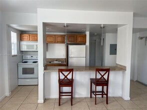 7130 Rue Versailles Dr in Miami Beach, FL - Building Photo - Building Photo