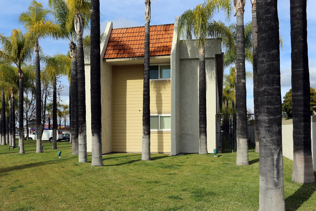 El Conquistador Apartments in El Cajon, CA - Building Photo - Building Photo