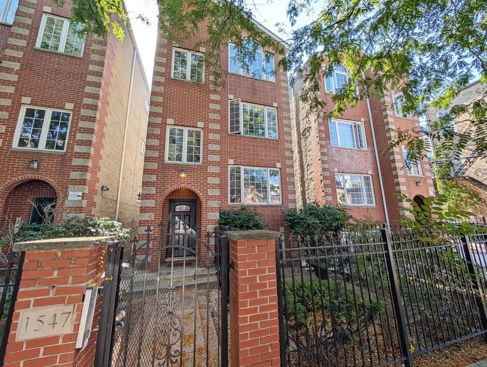 1547 W Walton St in Chicago, IL - Building Photo