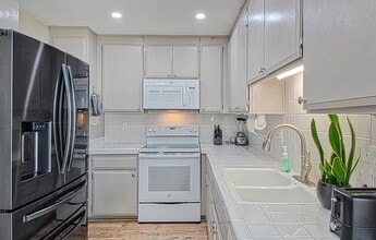 369 Meadow Ct in Brea, CA - Building Photo - Building Photo