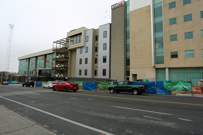 Capital Studios Apartments in Austin, TX - Foto de edificio - Building Photo