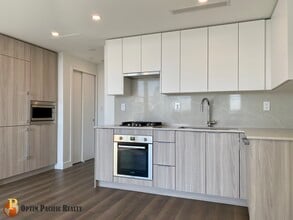 901 Lougheed Hwy in Coquitlam, BC - Building Photo - Building Photo