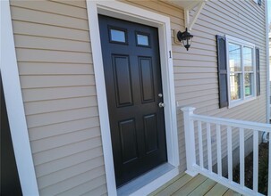 129 Mill St in Cumberland, RI - Foto de edificio - Building Photo