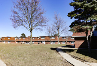 Cornerstone Townhomes in Pontiac, MI - Foto de edificio - Building Photo