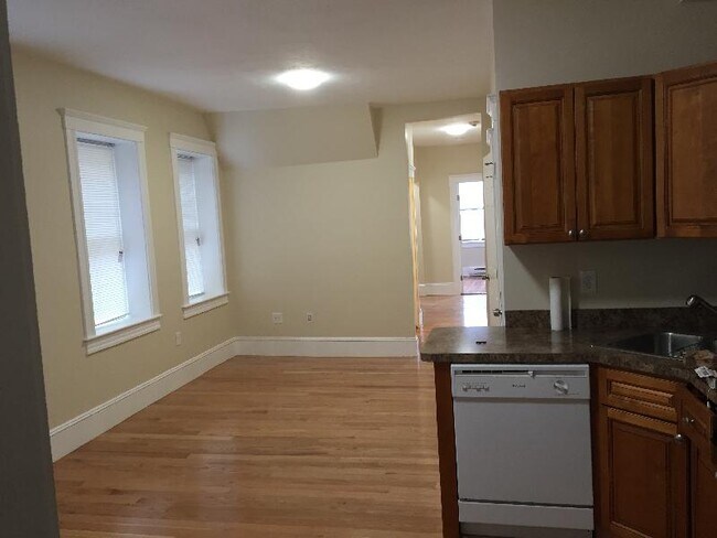 71 S Huntington Ave, Unit 2 in Boston, MA - Building Photo - Building Photo