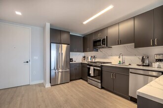 333 Huguenot St in New Rochelle, NY - Building Photo - Building Photo