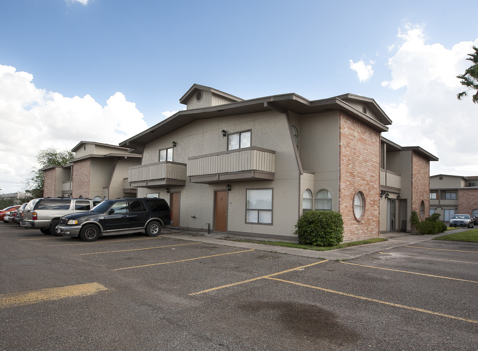 Evergreen Square in McAllen, TX - Building Photo