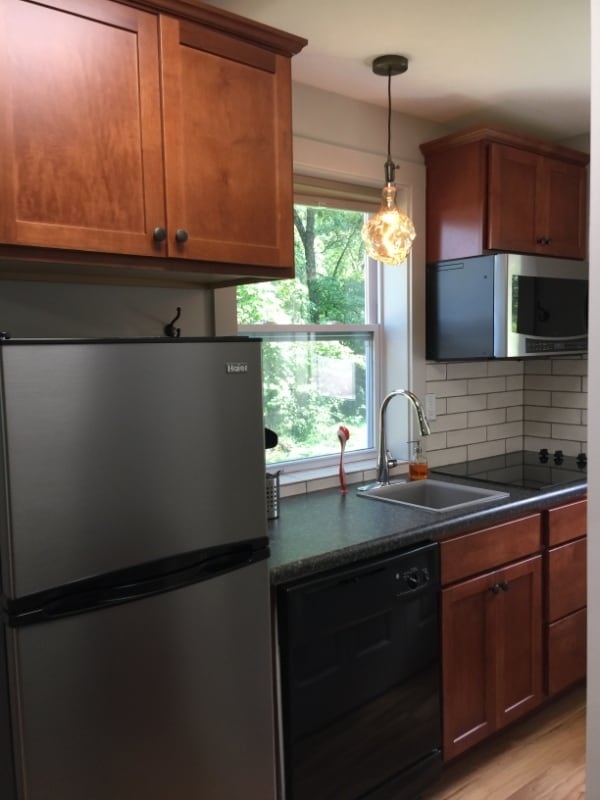 606 Ray Ave in Hendersonville, NC - Foto de edificio - Building Photo