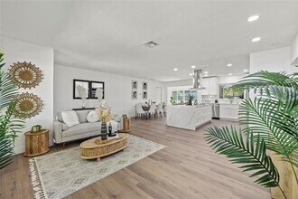 346 Suwanee Ave in Sarasota, FL - Building Photo - Building Photo
