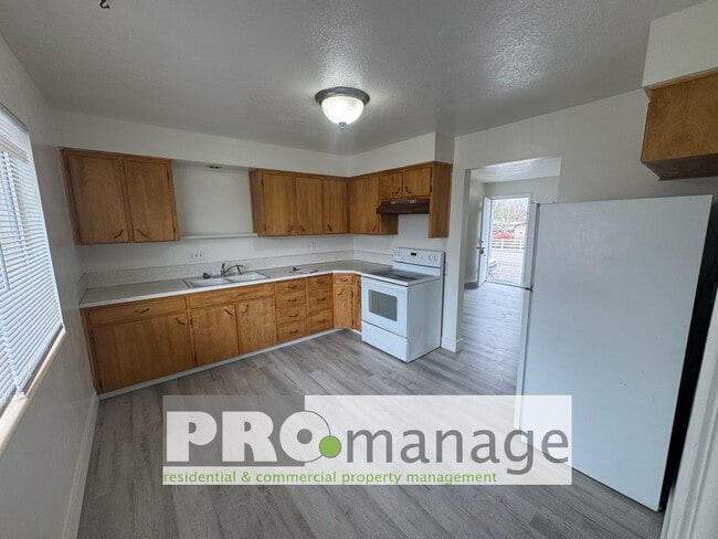 1739 Grandview Dr in Idaho Falls, ID - Building Photo - Building Photo