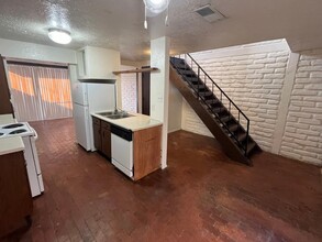 704 Truman St NE in Albuquerque, NM - Foto de edificio - Building Photo