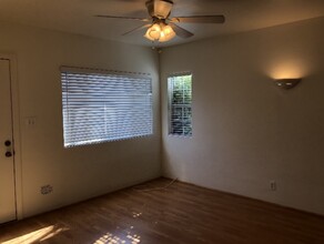 2417 Arizona Ave, Unit 2419 Arizona Ave in Santa Monica, CA - Foto de edificio - Building Photo