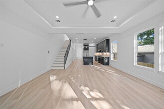 4321 Rogers St in Houston, TX - Building Photo - Building Photo