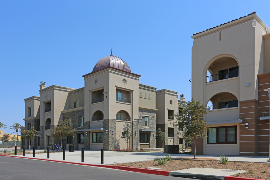 Promenade At Creekside in San Marcos, CA - Building Photo