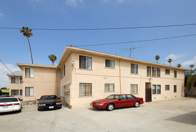 1546 S Cloverdale Ave in Los Angeles, CA - Building Photo - Building Photo