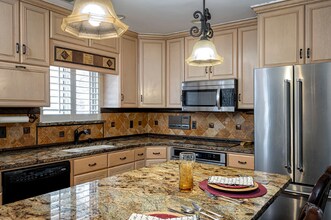 5075 S Wander Ln in Holladay, UT - Building Photo - Building Photo