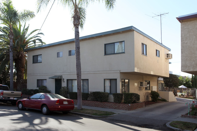 1021 Prospect Ave in Long Beach, CA - Building Photo - Building Photo