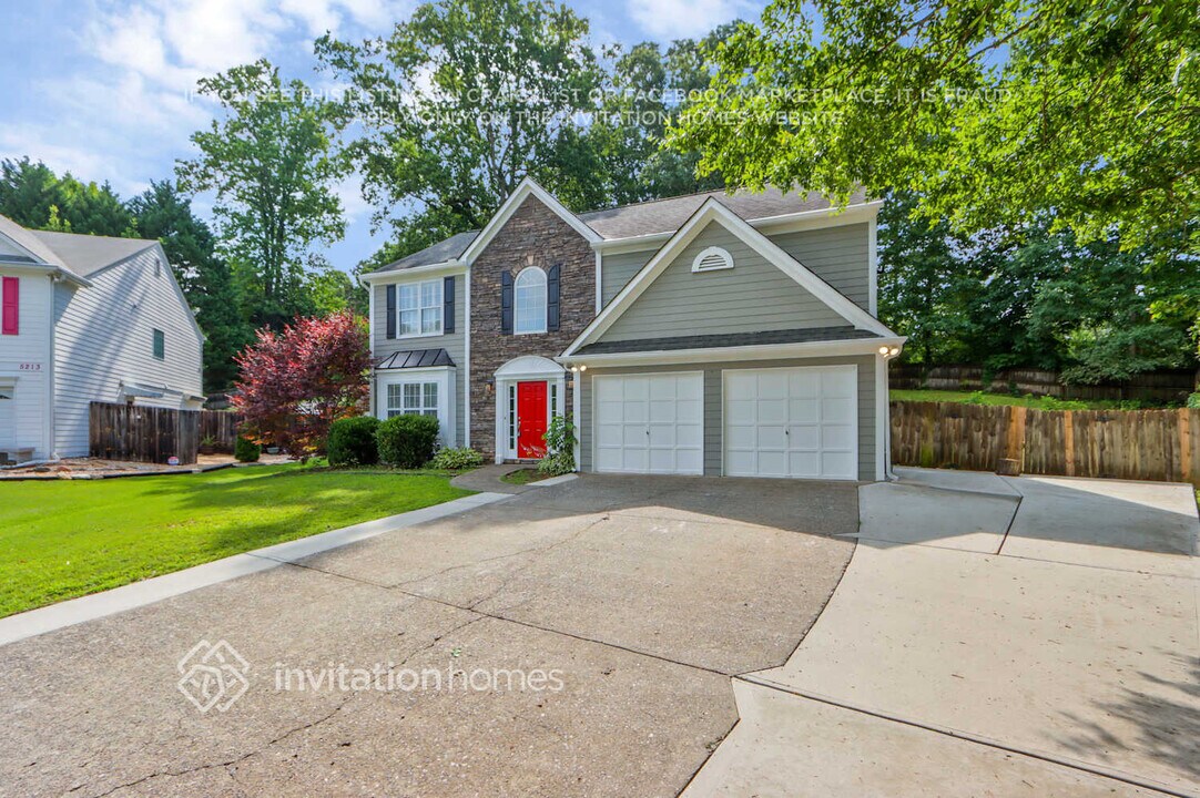 5203 Pine Branch Cir in Sugar Hill, GA - Foto de edificio