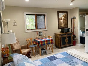 203 Esther St in Naples, FL - Building Photo - Building Photo
