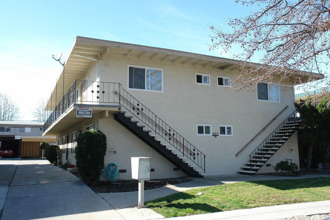 1107 Roewill Dr in San Jose, CA - Foto de edificio