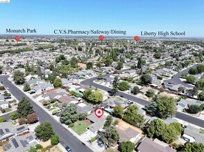 630 Heather Pl in Brentwood, CA - Building Photo - Building Photo