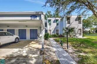 6133 Old Court Rd in Boca Raton, FL - Building Photo - Building Photo