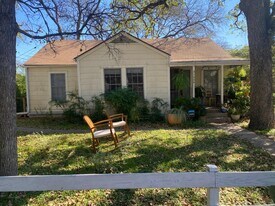 3105 Cedar St in Austin, TX - Building Photo