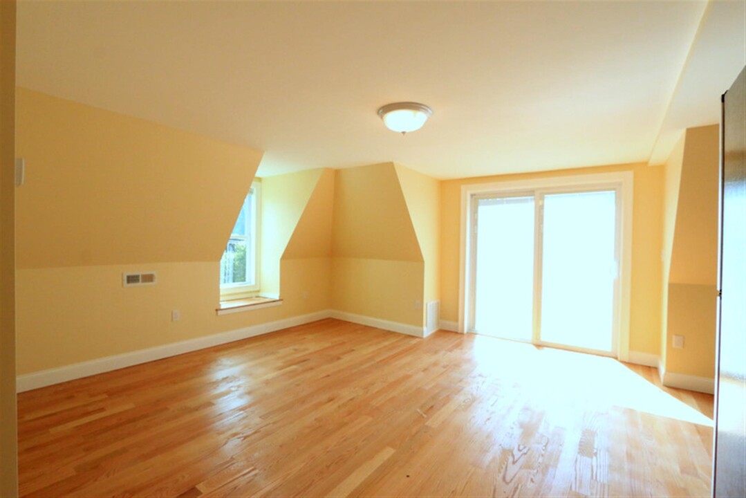 206 Summer St, Unit 3 in Somerville, MA - Building Photo