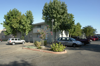 Southwind Apartments in Lodi, CA - Building Photo - Building Photo