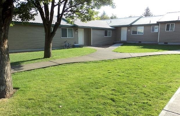 Pendelton Square I & II in Pendleton, OR - Foto de edificio - Building Photo