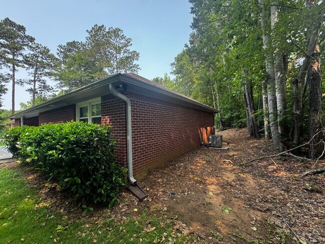1088 Pierce Rd in Phenix City, AL - Building Photo - Building Photo