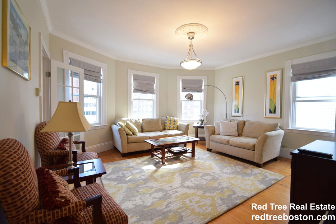 62 Chestnut St in Brookline, MA - Building Photo
