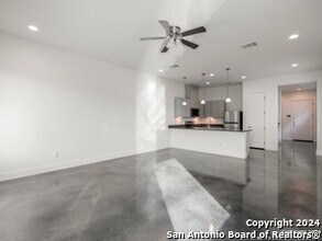 211 San Salvador Ave in San Antonio, TX - Building Photo - Building Photo