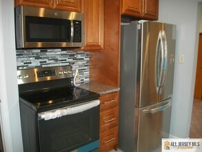 6 Linwood Pl in North Brunswick, NJ - Building Photo - Building Photo