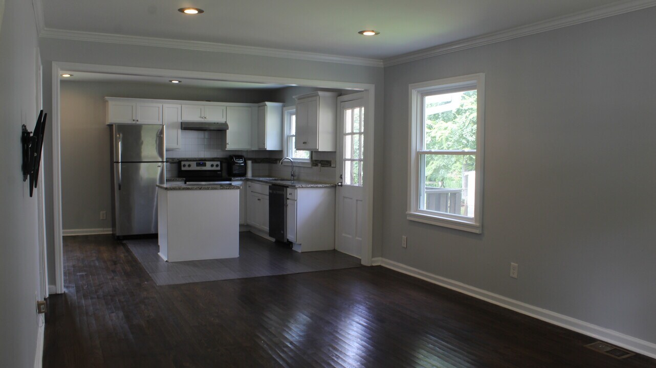 2637 Semmes St in Atlanta, GA - Building Photo