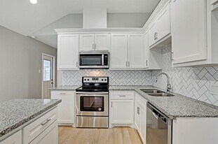 5217 Sherman St, Unit A in Houston, TX - Building Photo