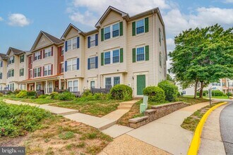 9225 Cardinal Forest Ln in Lorton, VA - Building Photo - Building Photo