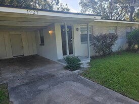 1927 Delaroche Dr E in Jacksonville, FL - Building Photo