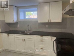 36 Carlyle Crescent in Brampton, ON - Building Photo - Building Photo