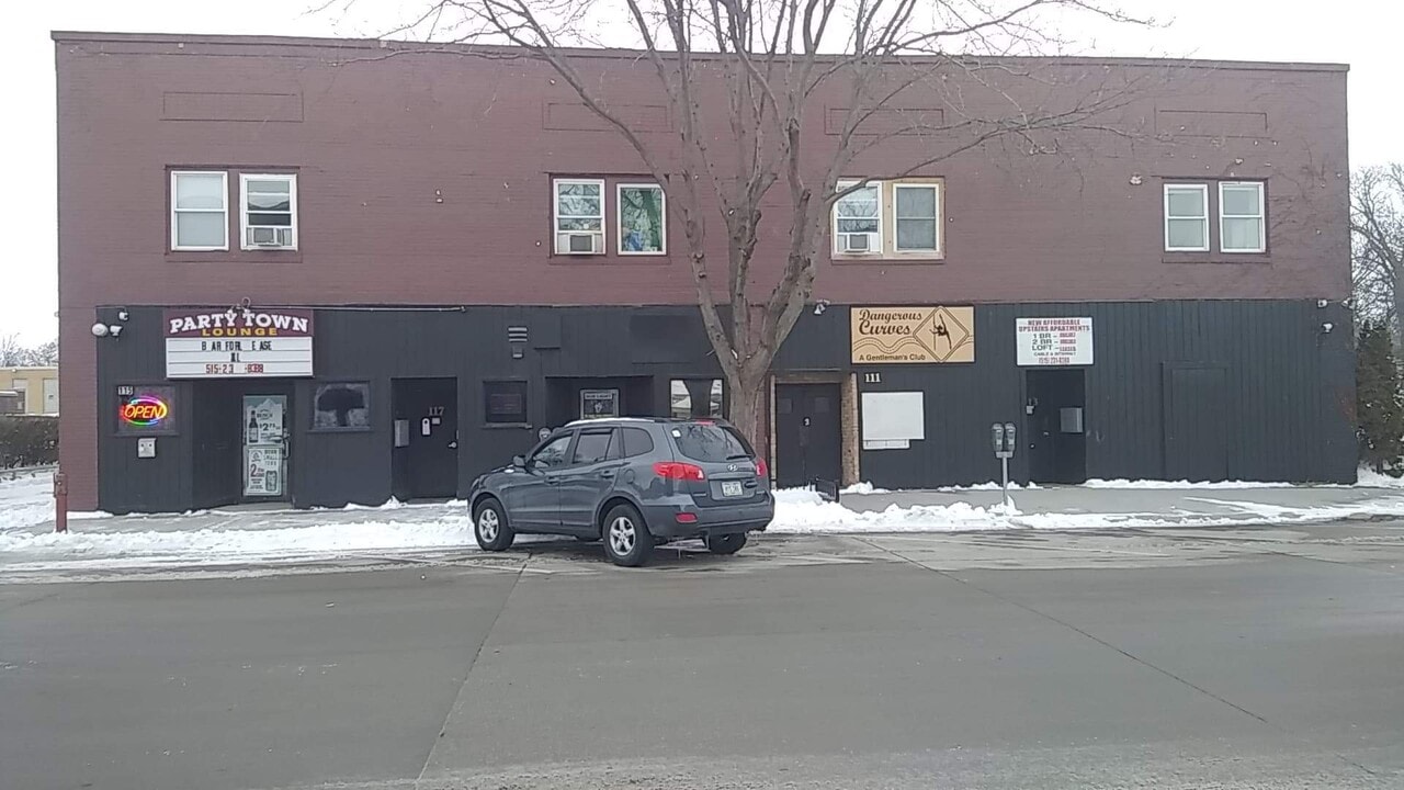 117 5th St, Unit 203 in Ames, IA - Building Photo