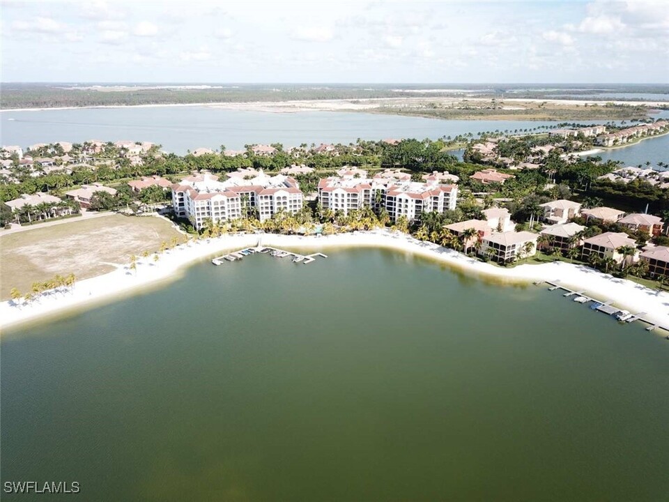10050 Valiant Ct in Miromar Lakes, FL - Building Photo
