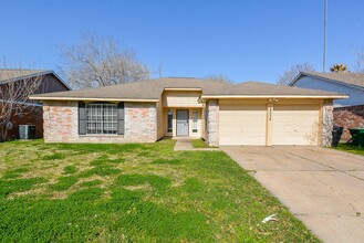 8334 Bird Run Dr in Missouri City, TX - Building Photo - Building Photo