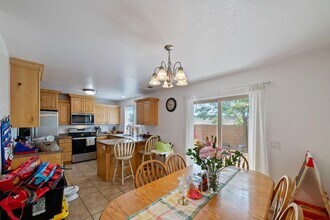 18 N 300 E in Washington, UT - Foto de edificio - Building Photo