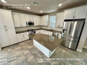 1579 Parkside Way in Roseville, CA - Building Photo - Building Photo