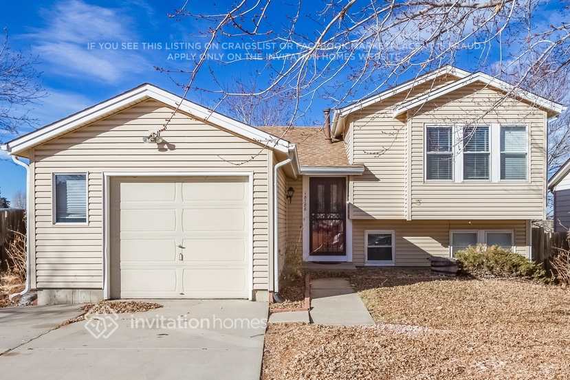 18788 E Carmel Cir in Aurora, CO - Building Photo