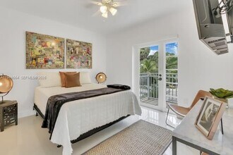 290 Sunrise Dr in Key Biscayne, FL - Building Photo - Building Photo
