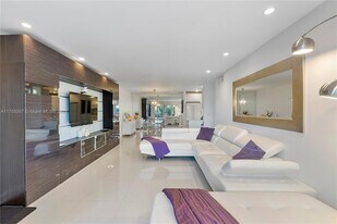 6261 Bay Club Dr, Unit 2 in Fort Lauderdale, FL - Building Photo