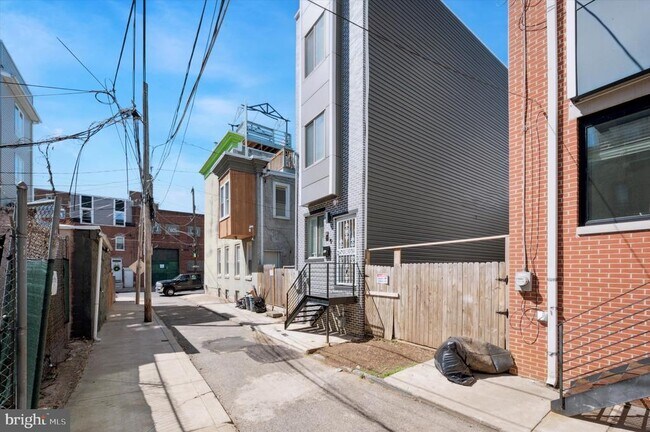 2542 Arcadia St in Philadelphia, PA - Building Photo - Building Photo